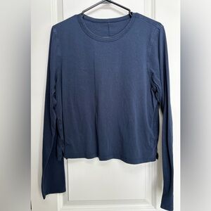 Lululemon Athletica Cropped/ Longsleeve Workout Top Navy Size L/XL